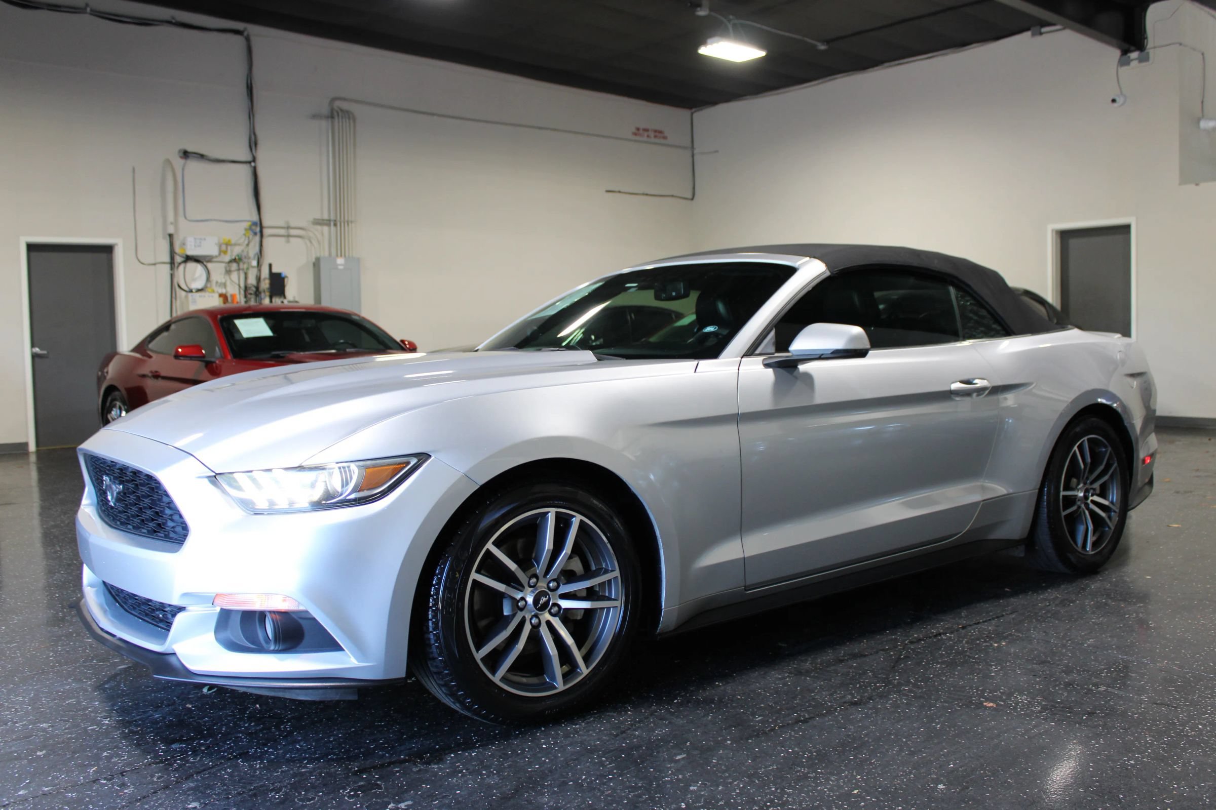 Used 2016 Ford Mustang Convertible RWD image 7
