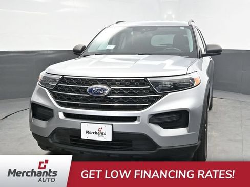 Used 2022 Ford Explorer XLT AWD/4WD image 2