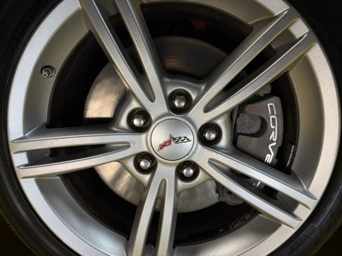 Used 2010 Chevrolet Corvette Coupe w/ 1LT RWD image 17