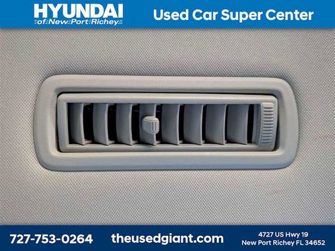 Used 2024 Toyota Highlander LE image 17