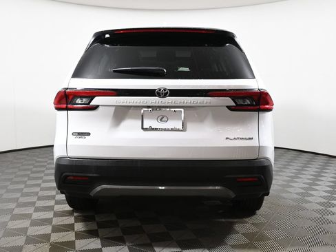 Used 2024 Toyota Grand Highlander AWD image 6