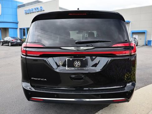 Used 2025 Chrysler Pacifica Select FWD image 10