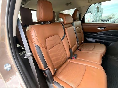 Used 2024 Nissan Pathfinder Platinum w/ Cargo Package image 18