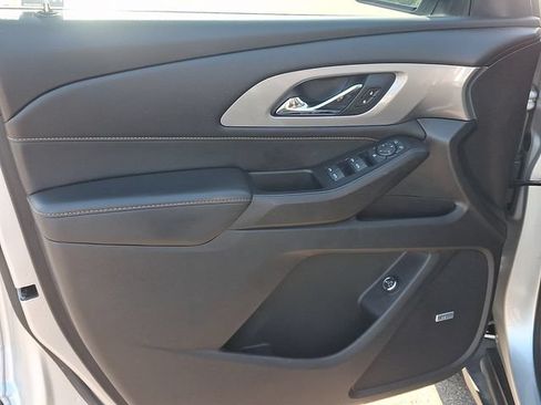 Used 2021 Chevrolet Traverse RS FWD image 11