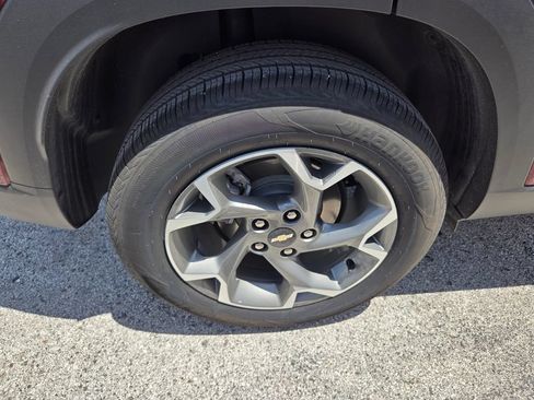 Used 2025 Chevrolet Trax LT w/ Driver Confidence Package FWD image 4