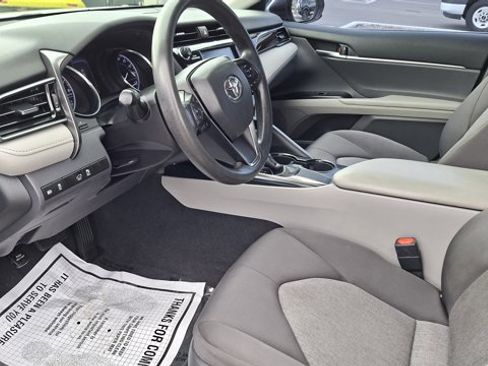 Used 2019 Toyota Camry LE image 9