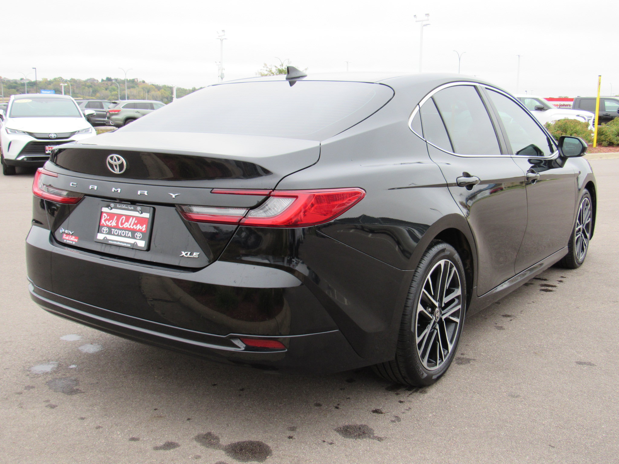 Used 2025 Toyota Camry XLE FWD image 6