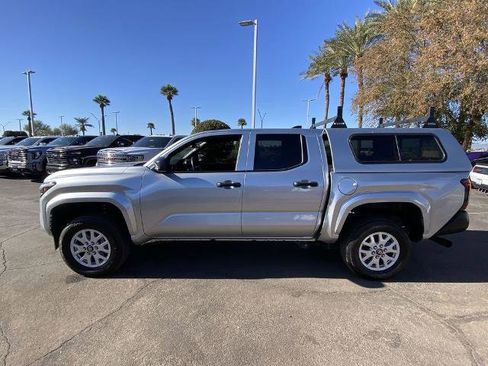 Used 2025 Toyota Tacoma SR image 4