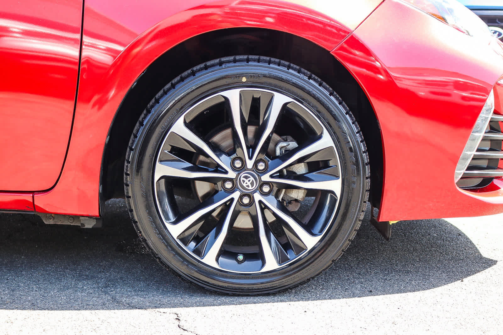 Used 2019 Toyota Corolla SE w/ Carpet Mat Package (TMS) FWD image 9