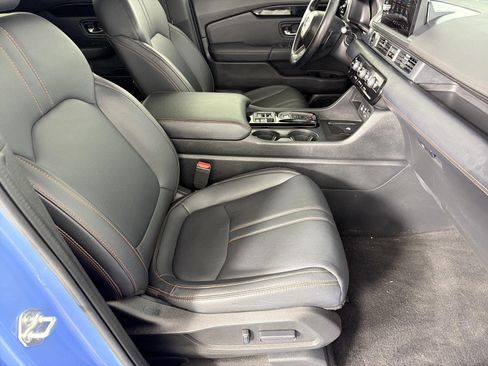 Used 2023 Honda Pilot TrailSport image 11