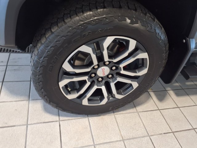 Used 2023 GMC Canyon AT4 w/ AT4 Premium Package AWD/4WD image 5