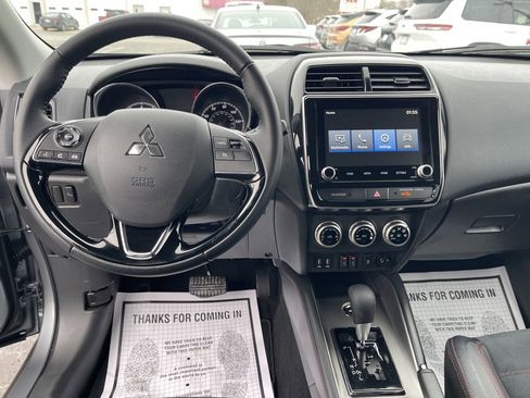 Used 2025 Mitsubishi Outlander Sport AWD image 13