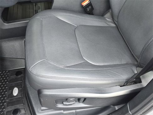 Used 2023 Land Rover Defender 110 SE image 27