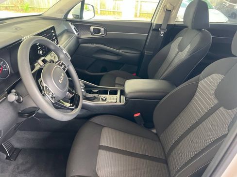 Used 2022 Kia Sorento LX FWD image 4