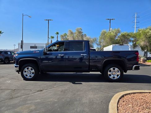 Used 2022 Chevrolet Silverado 2500 LTZ w/ LTZ Plus Package AWD/4WD image 3