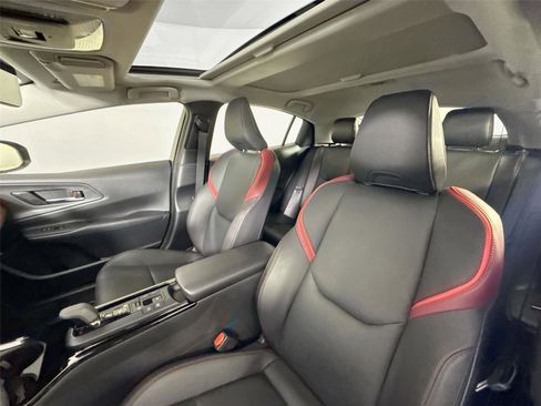 Used 2024 Toyota Prius Prime XSE image 3