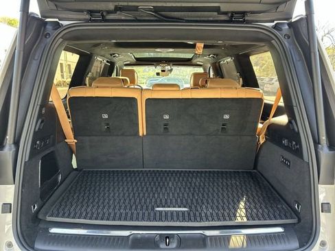 Used 2022 Jeep Grand Wagoneer Series III AWD/4WD image 28