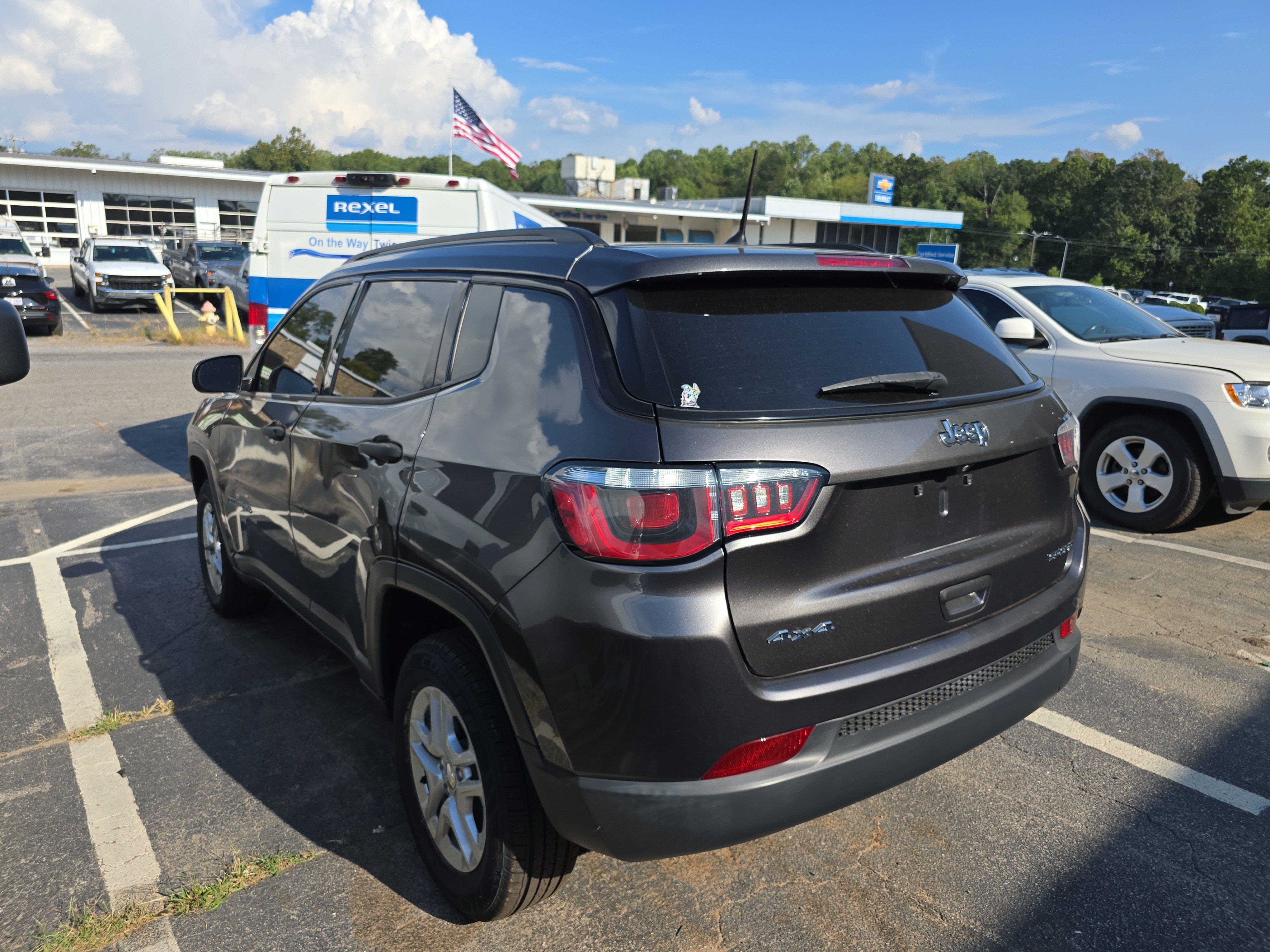 Used 2017 Jeep Compass Sport w/ Cold Weather Group AWD/4WD image 3
