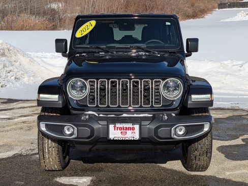 Used 2024 Jeep Wrangler Sahara w/ Technology Group image 8