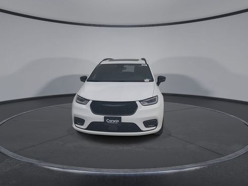 New 2026 Chrysler Pacifica Limited image 5