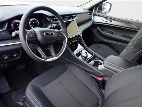 New 2025 Jeep Grand Cherokee Laredo w/ Luxury Tech Group I image 11