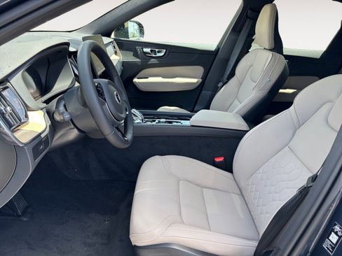 New 2026 Volvo XC60 B5 Core w/ Protection Package Premier image 9