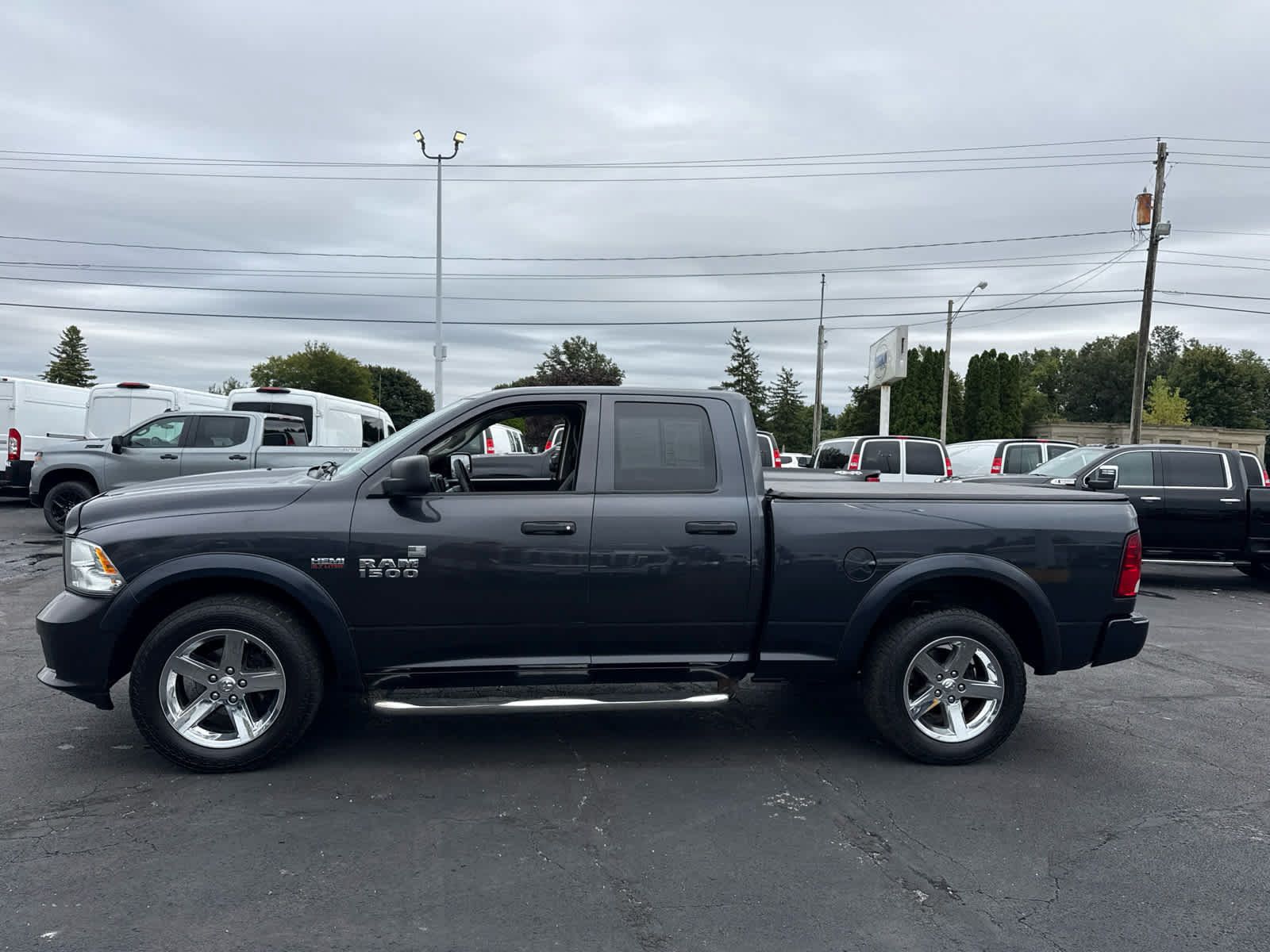 Used 2015 RAM 1500 Express AWD/4WD image 2