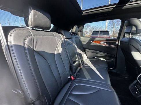 Used 2017 Lincoln MKX Reserve w/ Lincoln MKX Climate Package image 37