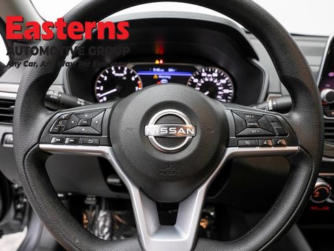 Used 2025 Nissan Altima 2.5 SV FWD image 10