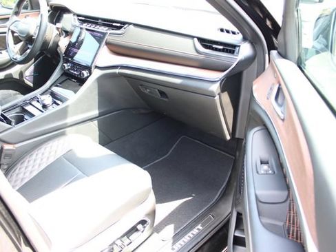 Used 2025 Jeep Grand Cherokee Summit w/ Advanced Protech Group IV AWD/4WD image 52