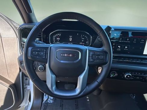 Used 2024 GMC Sierra 1500 SLT image 11