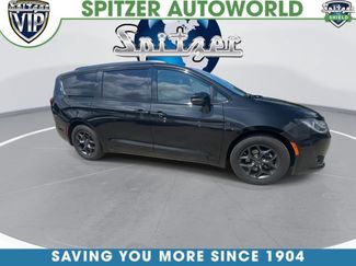 Used 2018 Chrysler Pacifica Limited w/ S Appearance Package FWD video 2