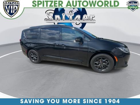 Used 2018 Chrysler Pacifica Limited w/ S Appearance Package FWD image 2