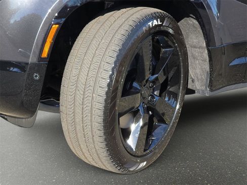 New 2026 Land Rover Defender 130 X-Dynamic SE image 34