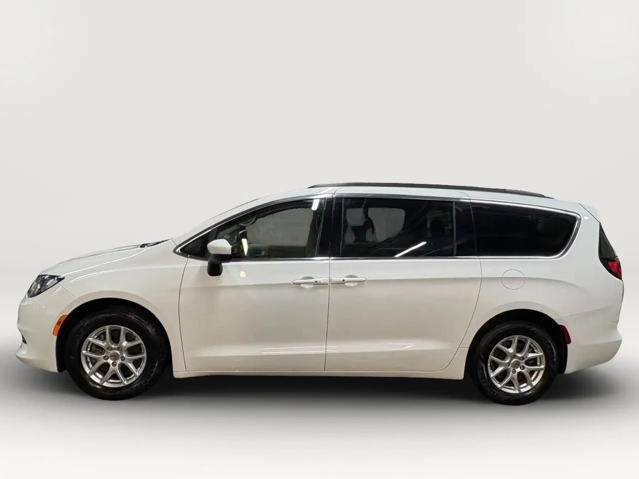 Used 2021 Chrysler Voyager Lxi FWD image 5