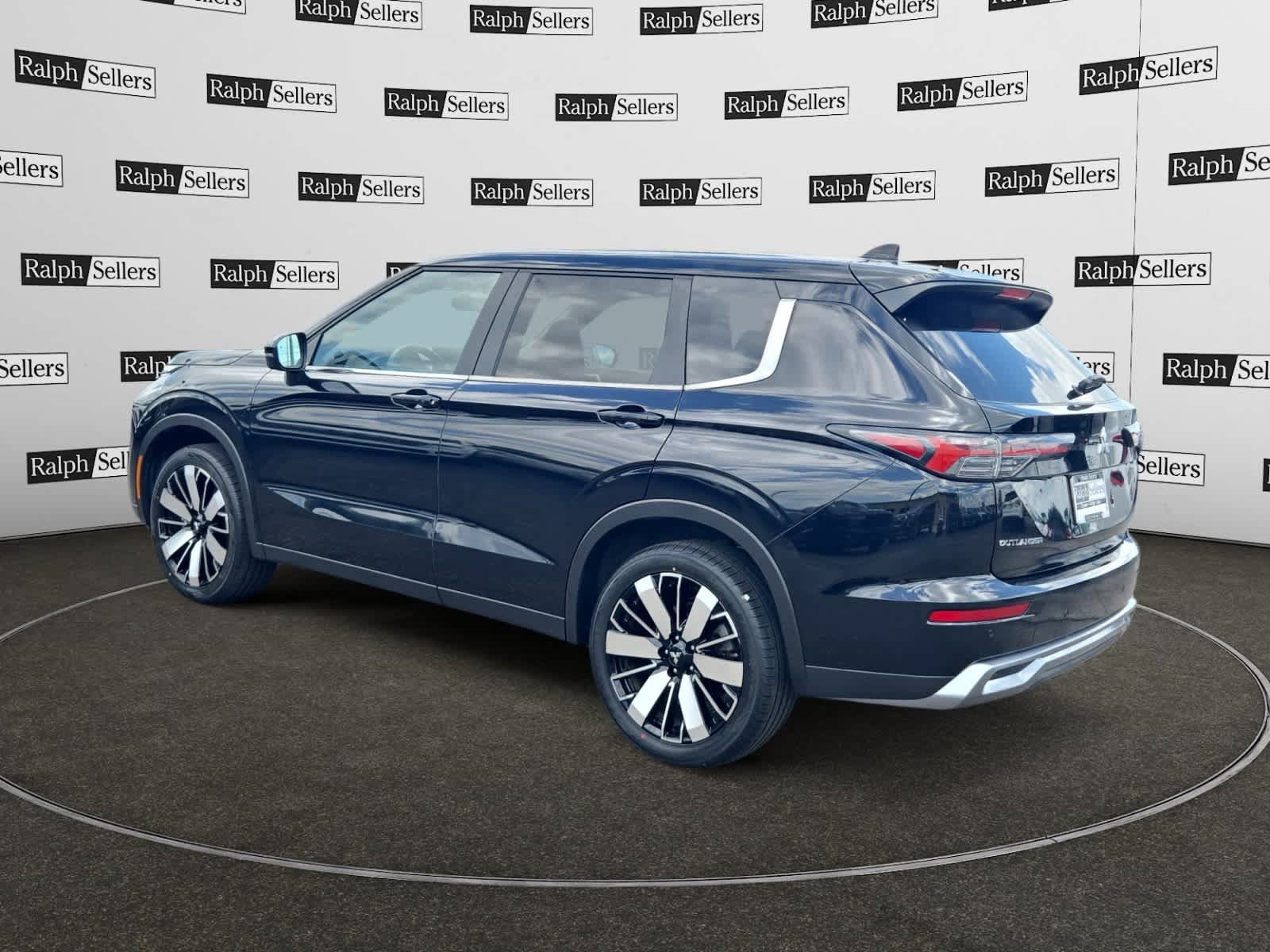 Used 2025 Mitsubishi Outlander SE AWD/4WD image 4
