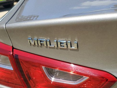 Used 2025 Chevrolet Malibu LT FWD image 8