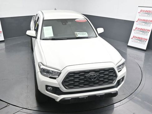 Used 2022 Toyota Tacoma TRD Off-Road w/ Technology Package image 24