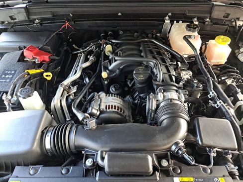 Used 2023 Jeep Gladiator Rubicon w/ LED Lighting Group image 28