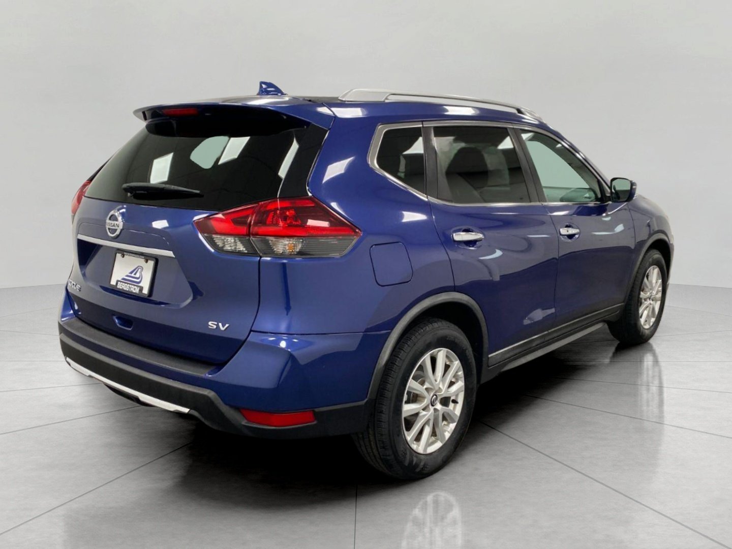 Used 2018 Nissan Rogue SV FWD image 4