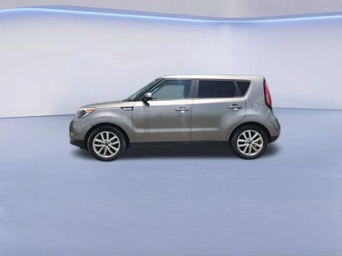 Used 2017 Kia Soul + FWD image 2