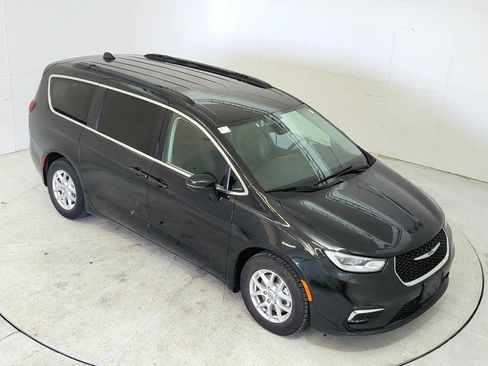 Used 2022 Chrysler Pacifica Touring-L image 40