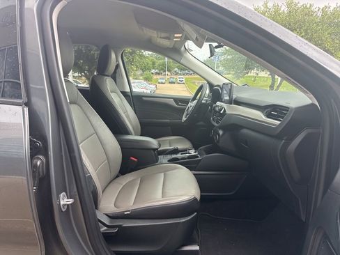 Used 2022 Ford Escape SE w/ Convenience Package FWD image 11