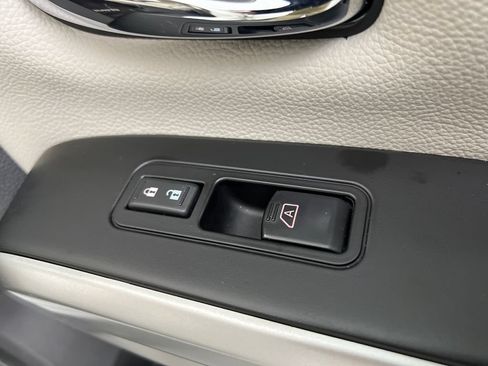 Used 2024 Nissan Titan SV w/ SV Convenience Package AWD/4WD image 36