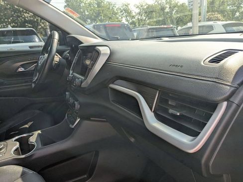 Used 2024 GMC Terrain SLT FWD image 34