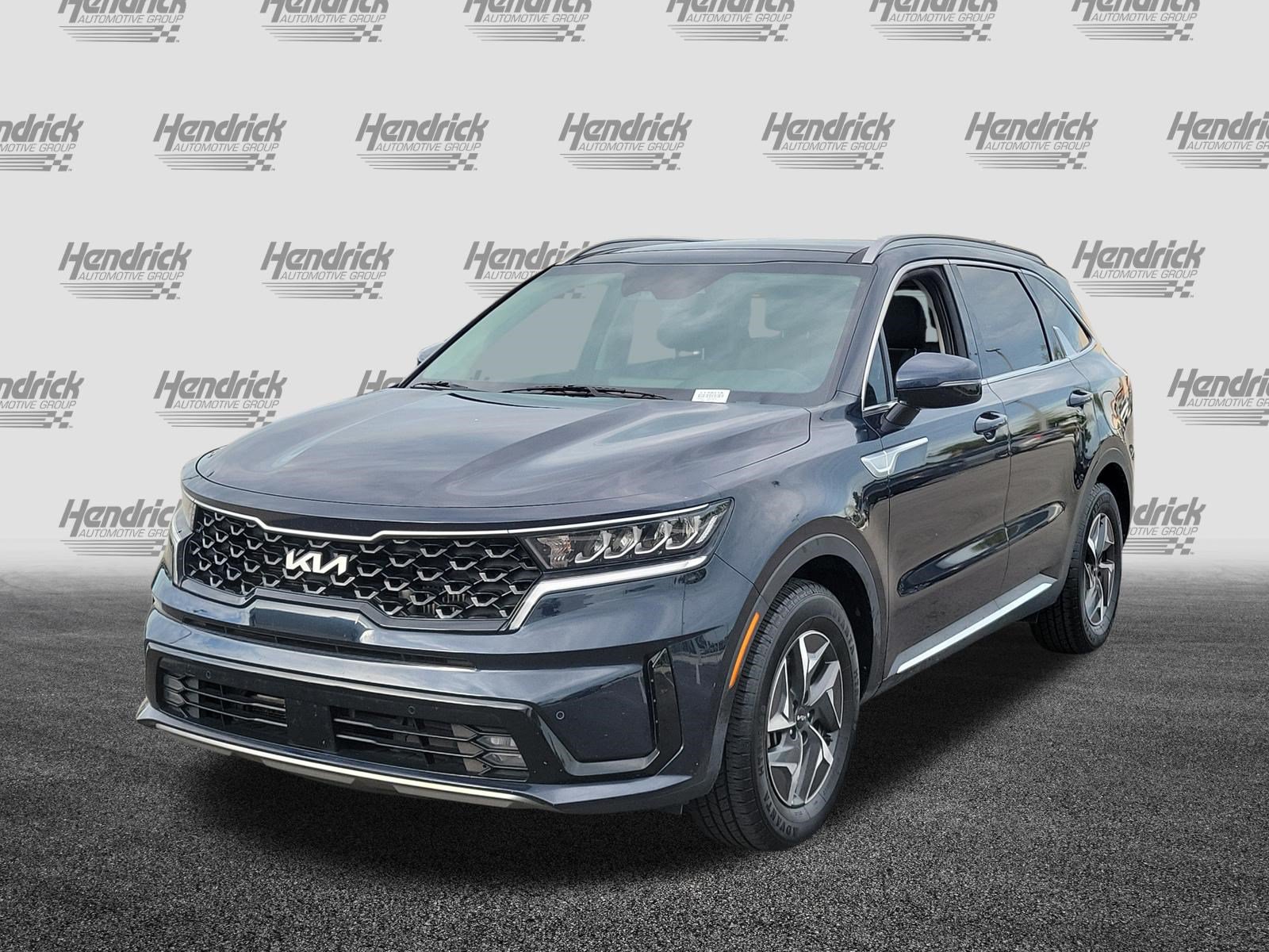 Used 2022 Kia Sorento EX w/ Panoramic Sunroof Package FWD image 3