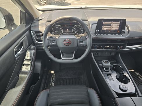 Used 2026 Nissan Rogue SV AWD/4WD image 15