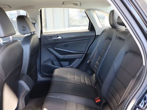 Used 2022 Volkswagen Jetta SE image 10