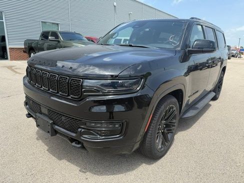 Used 2023 Jeep Wagoneer L Series II AWD/4WD image 18