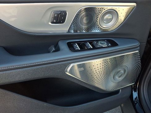 Used 2024 Lincoln Nautilus Reserve w/ Equipment Group 203A image 12